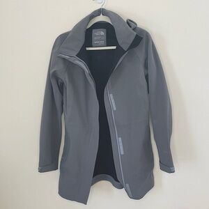 Women’s the North Face rain jacket. Size: small